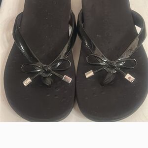 Vionic Bella Black Sandals with Bow